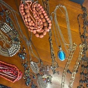 Bundle of 20 Women’s necklaces. Collection of 20 fashion necklaces. Lot of 20